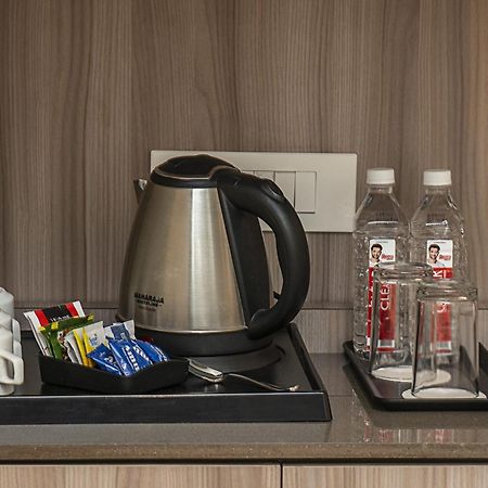 Hotel The Royal Vista فاراناسي المظهر الخارجي الصورة