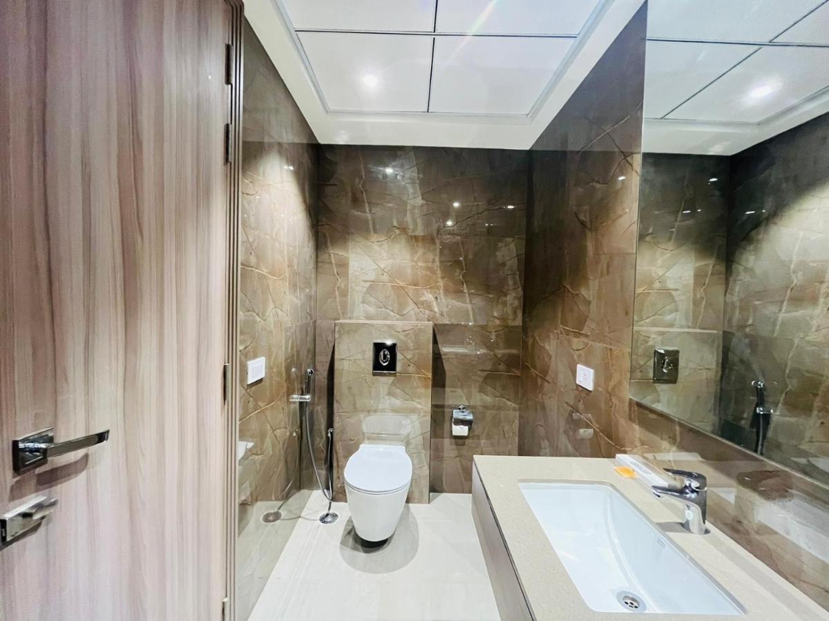 Hotel The Royal Vista فاراناسي المظهر الخارجي الصورة