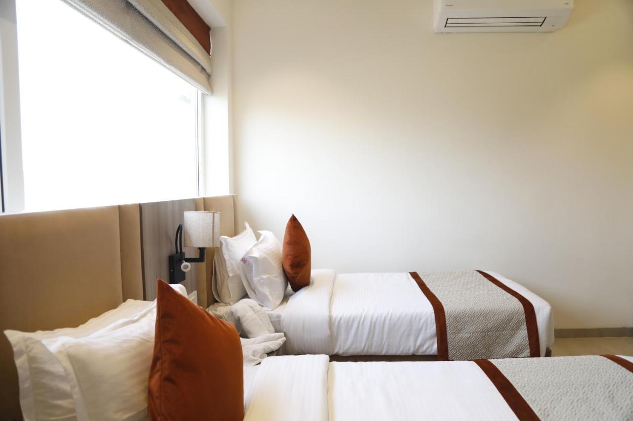 Hotel The Royal Vista فاراناسي المظهر الخارجي الصورة