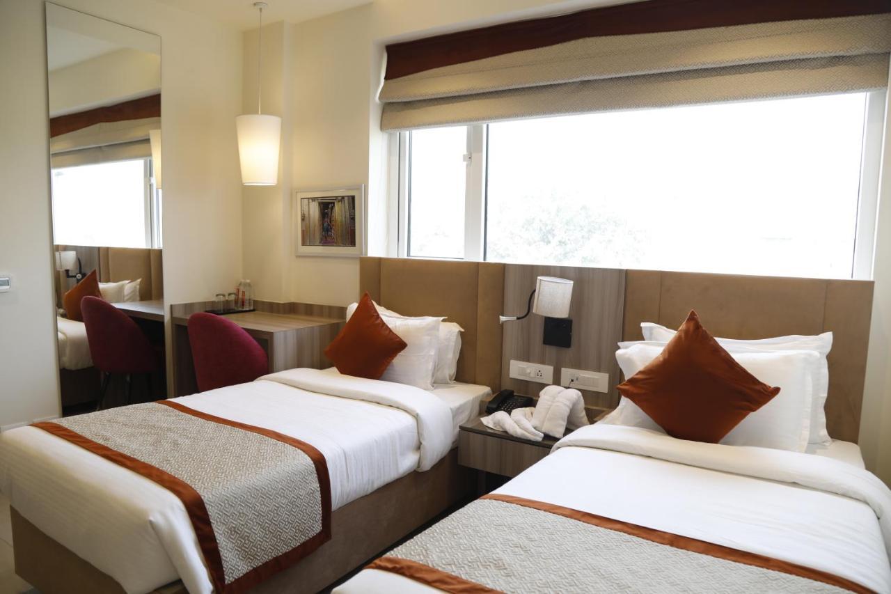 Hotel The Royal Vista فاراناسي المظهر الخارجي الصورة
