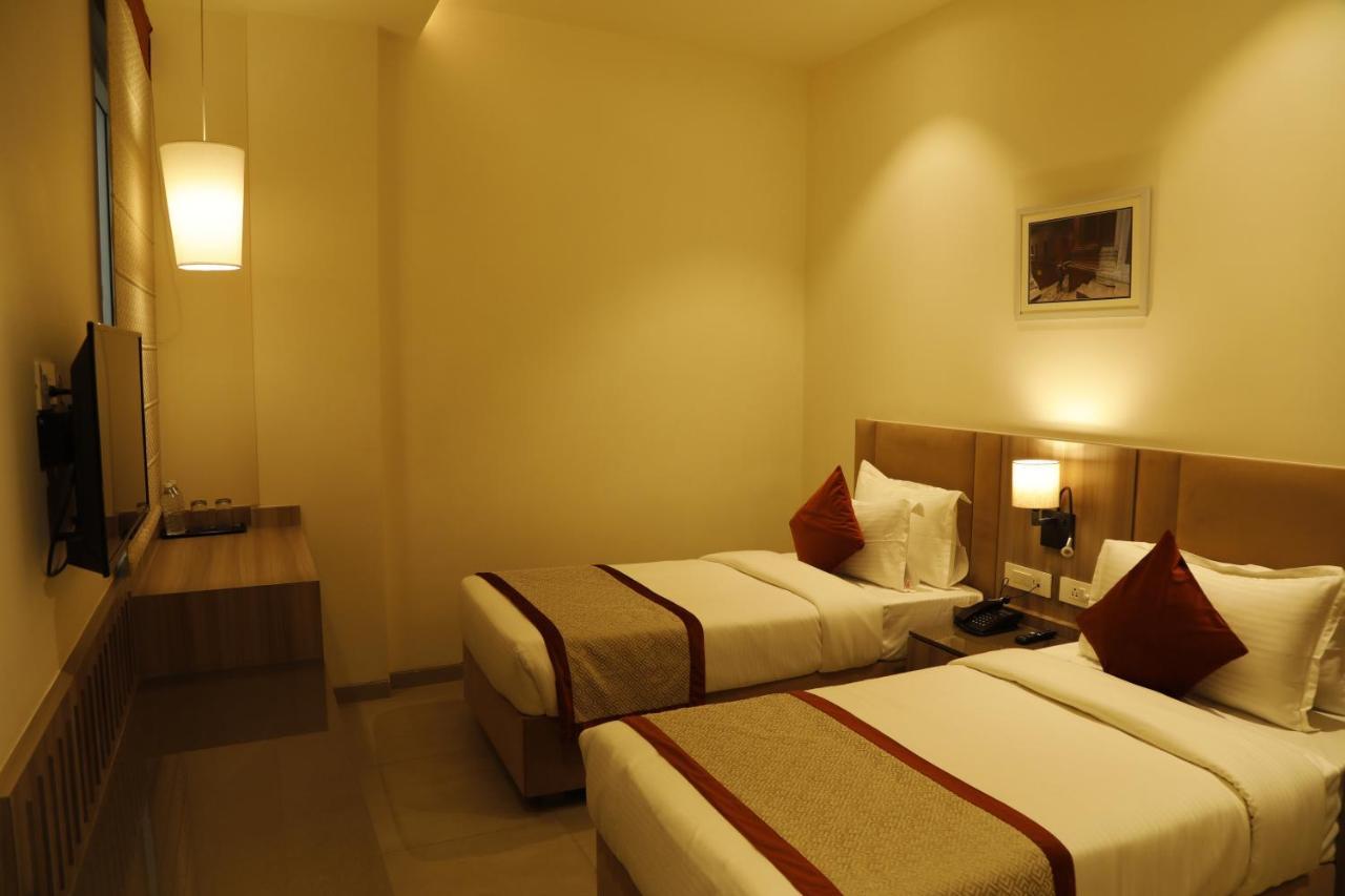 Hotel The Royal Vista فاراناسي المظهر الخارجي الصورة