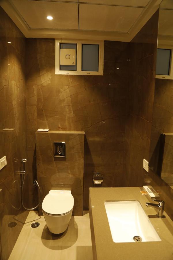 Hotel The Royal Vista فاراناسي المظهر الخارجي الصورة