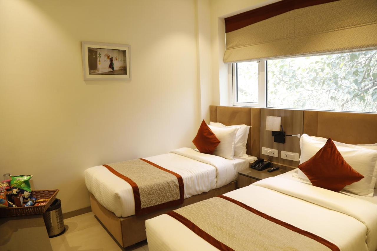 Hotel The Royal Vista فاراناسي المظهر الخارجي الصورة