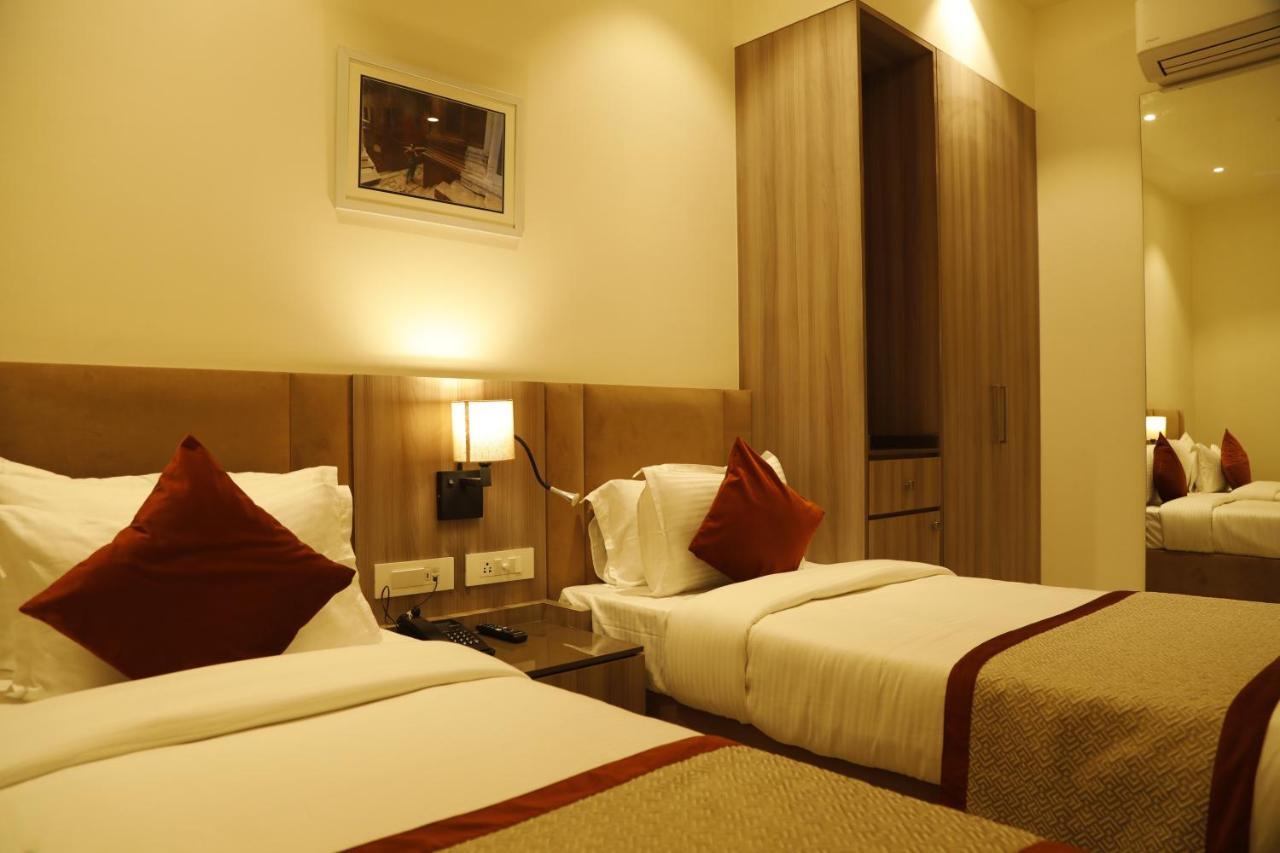 Hotel The Royal Vista فاراناسي المظهر الخارجي الصورة