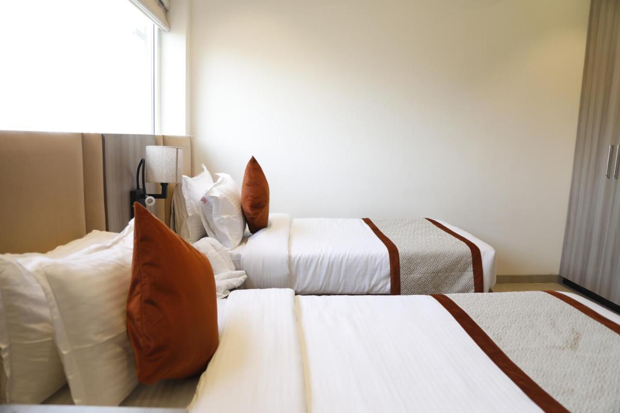 Hotel The Royal Vista فاراناسي المظهر الخارجي الصورة