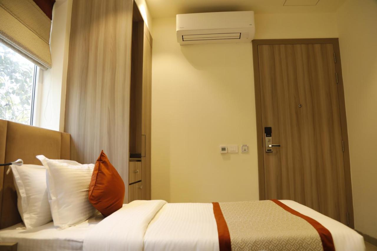 Hotel The Royal Vista فاراناسي المظهر الخارجي الصورة