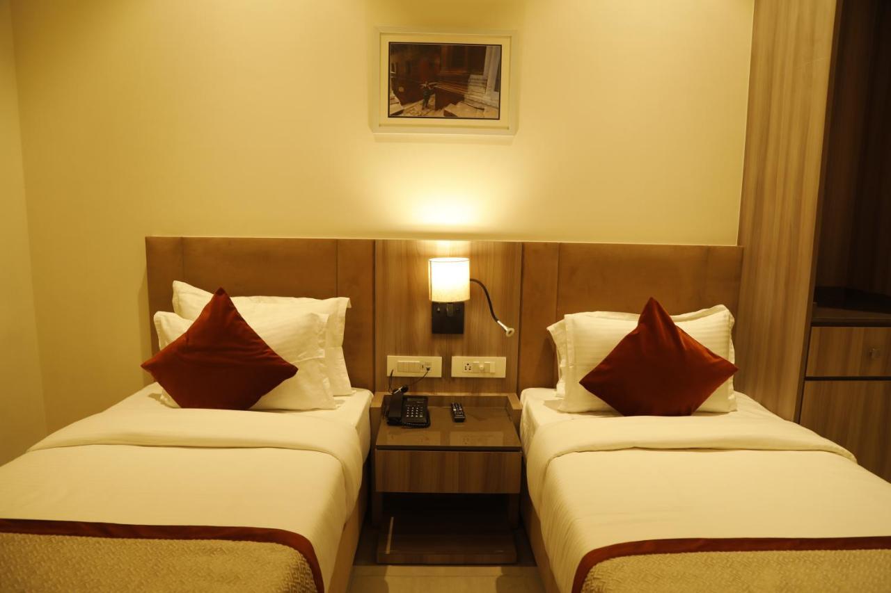 Hotel The Royal Vista فاراناسي المظهر الخارجي الصورة