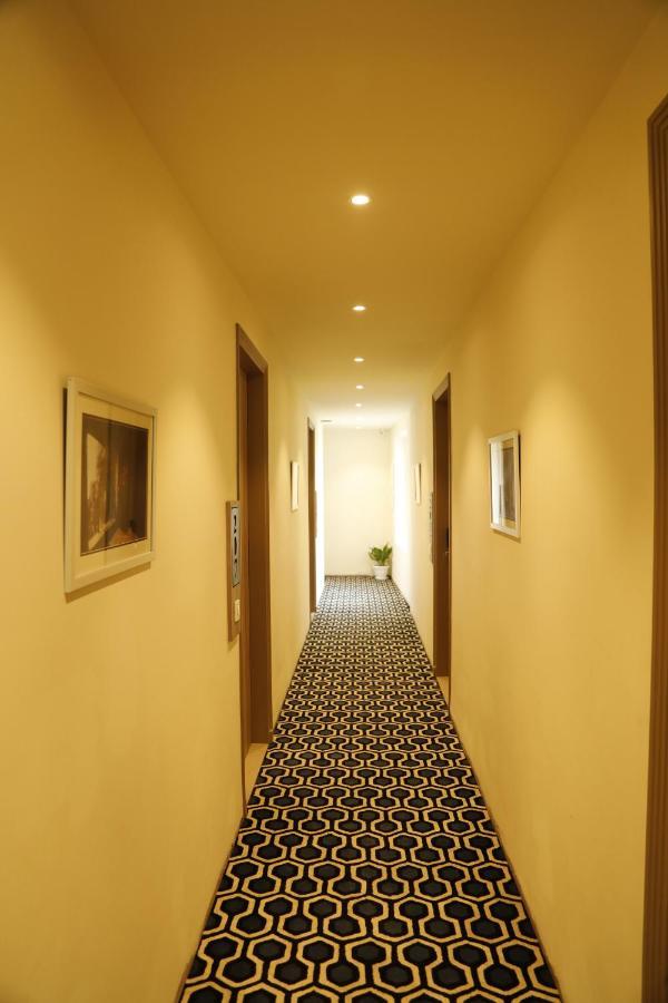 Hotel The Royal Vista فاراناسي المظهر الخارجي الصورة