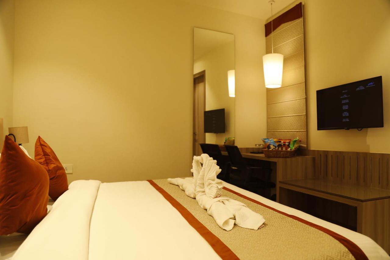 Hotel The Royal Vista فاراناسي المظهر الخارجي الصورة