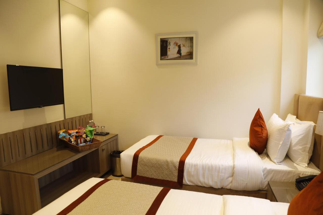 Hotel The Royal Vista فاراناسي المظهر الخارجي الصورة