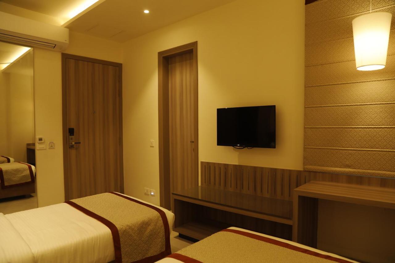 Hotel The Royal Vista فاراناسي المظهر الخارجي الصورة
