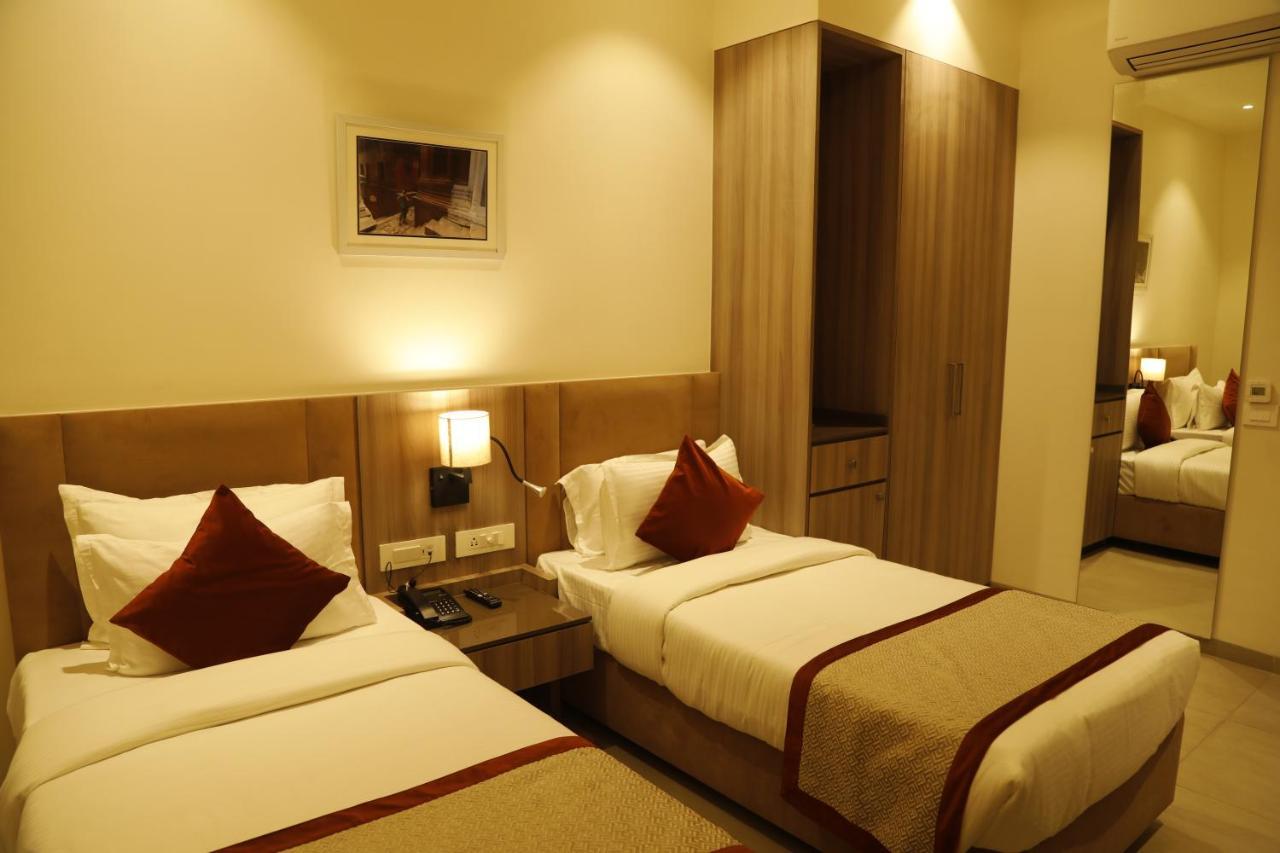 Hotel The Royal Vista فاراناسي المظهر الخارجي الصورة