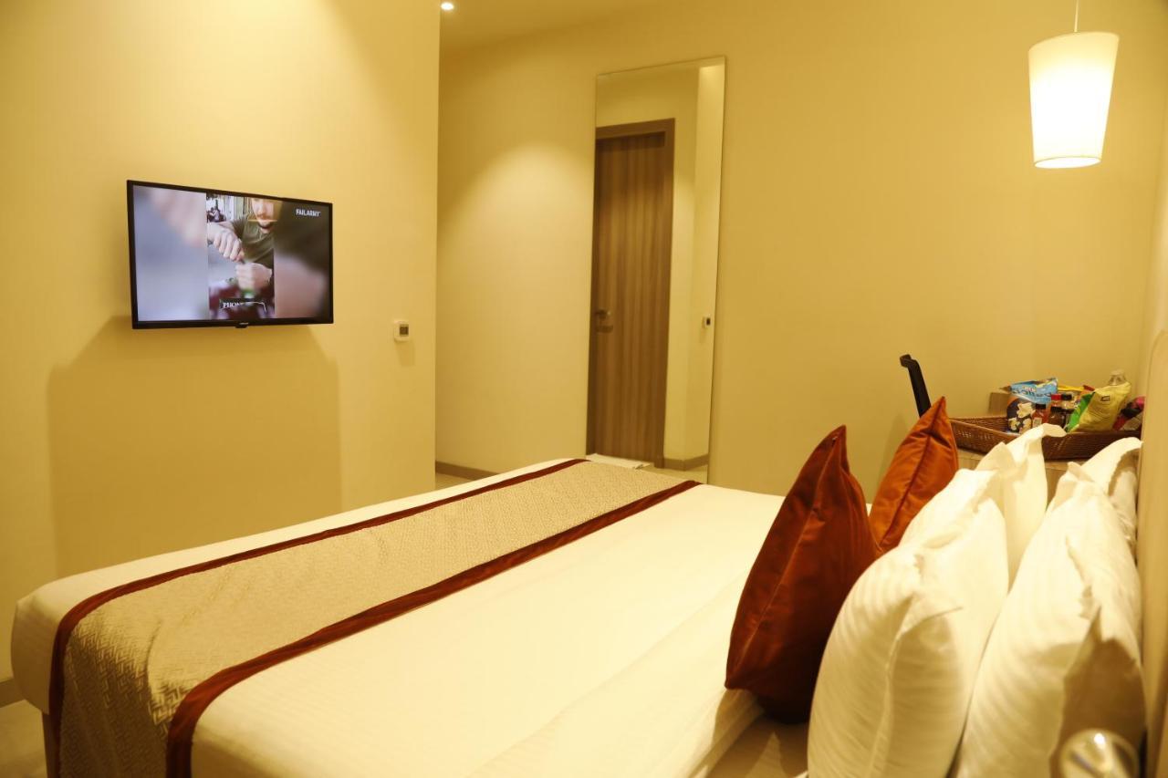 Hotel The Royal Vista فاراناسي المظهر الخارجي الصورة
