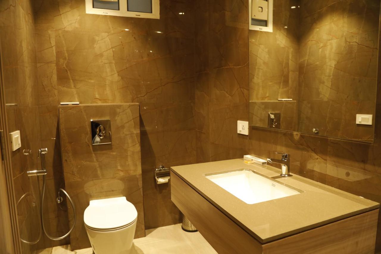 Hotel The Royal Vista فاراناسي المظهر الخارجي الصورة