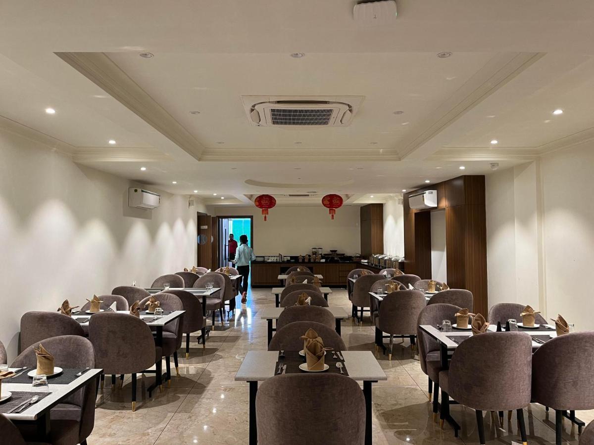 Hotel The Royal Vista فاراناسي المظهر الخارجي الصورة