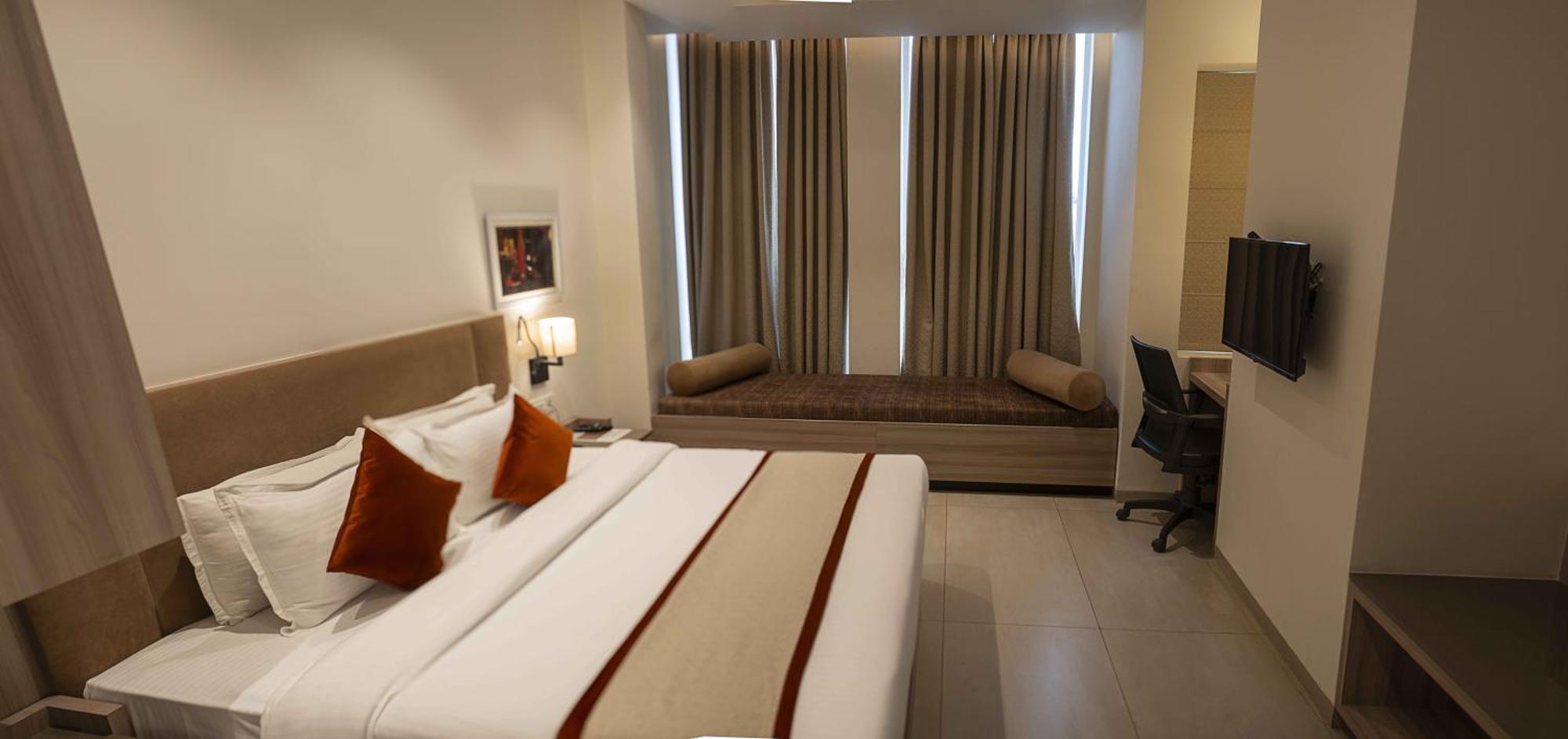 Hotel The Royal Vista فاراناسي المظهر الخارجي الصورة