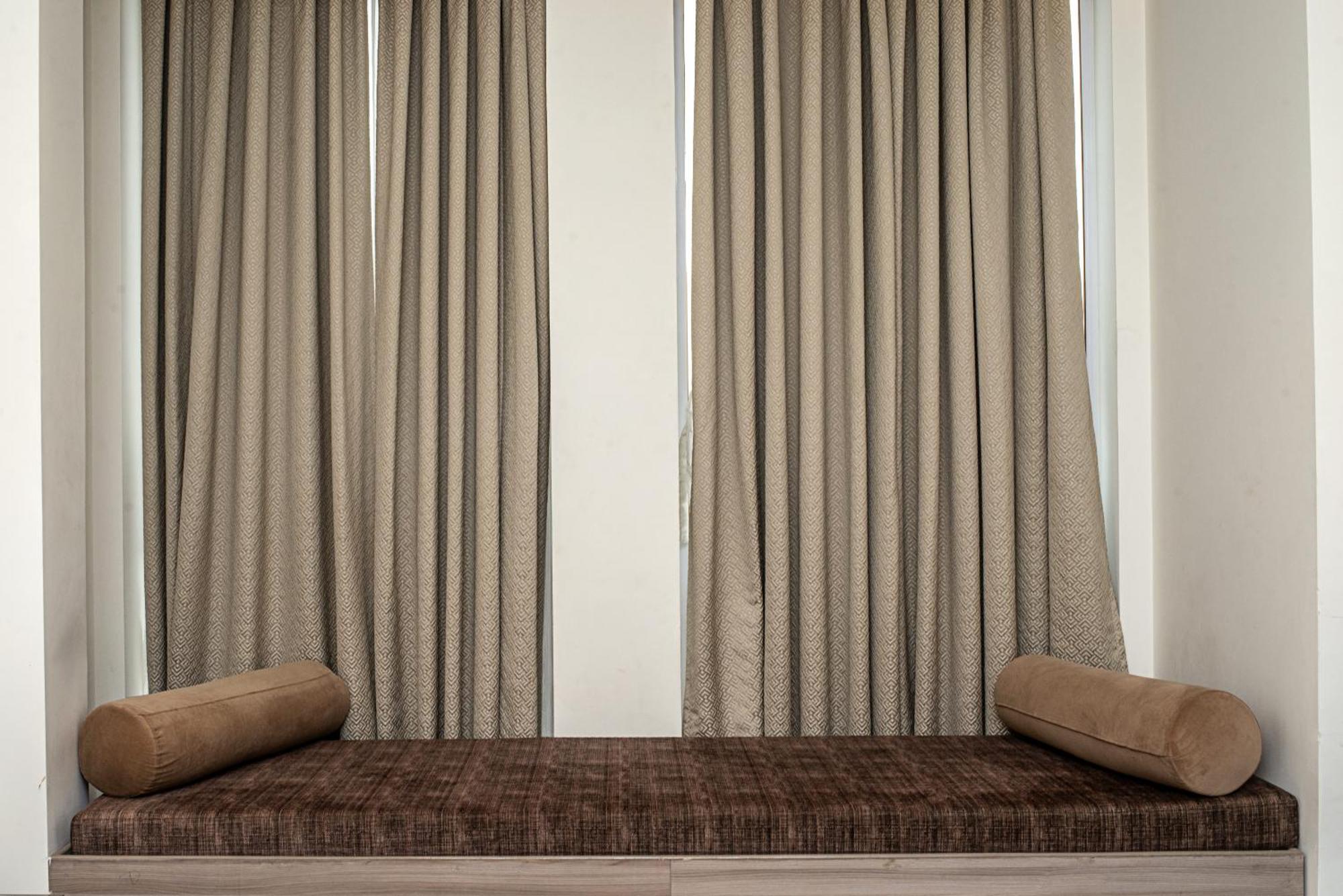 Hotel The Royal Vista فاراناسي المظهر الخارجي الصورة